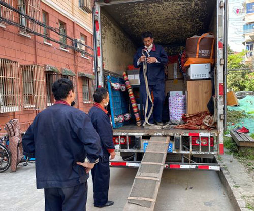 普陀高楼层居民搬场